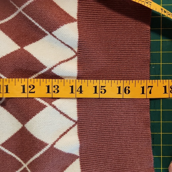 Cropped Argyle Top - Picture 4 of 7